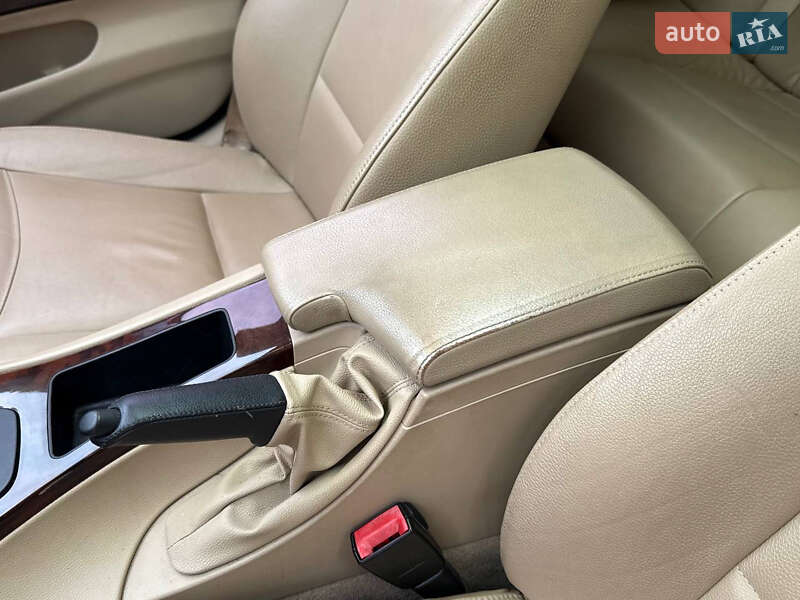 Седан BMW 3 Series 2010 в Стрые