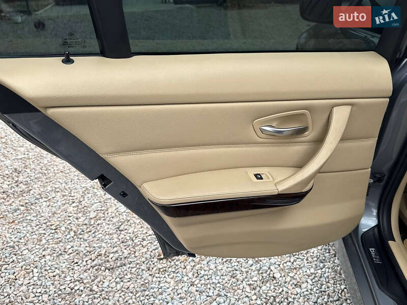 Седан BMW 3 Series 2010 в Стрые