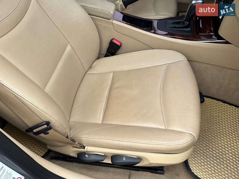 Седан BMW 3 Series 2010 в Стрые