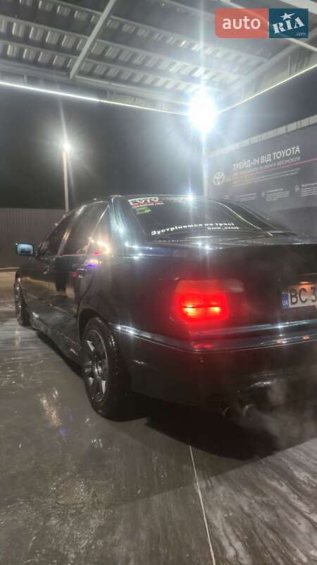Седан BMW 3 Series 1993 в Львове