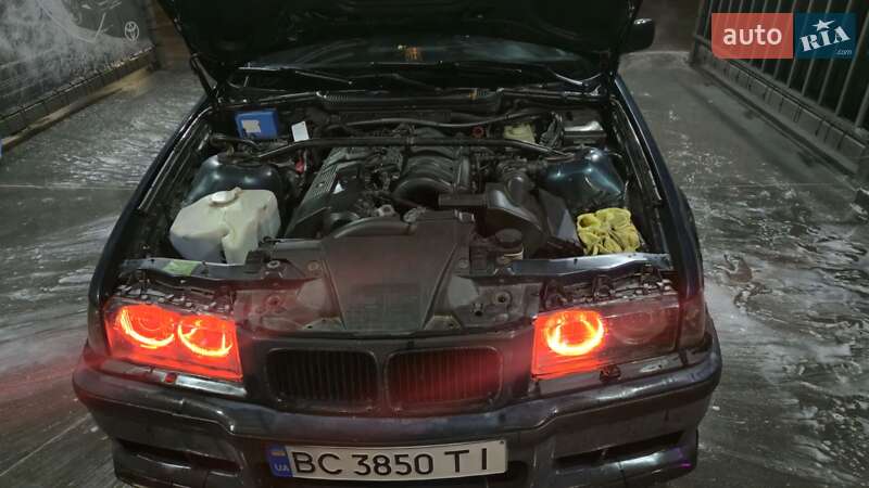Седан BMW 3 Series 1993 в Львове