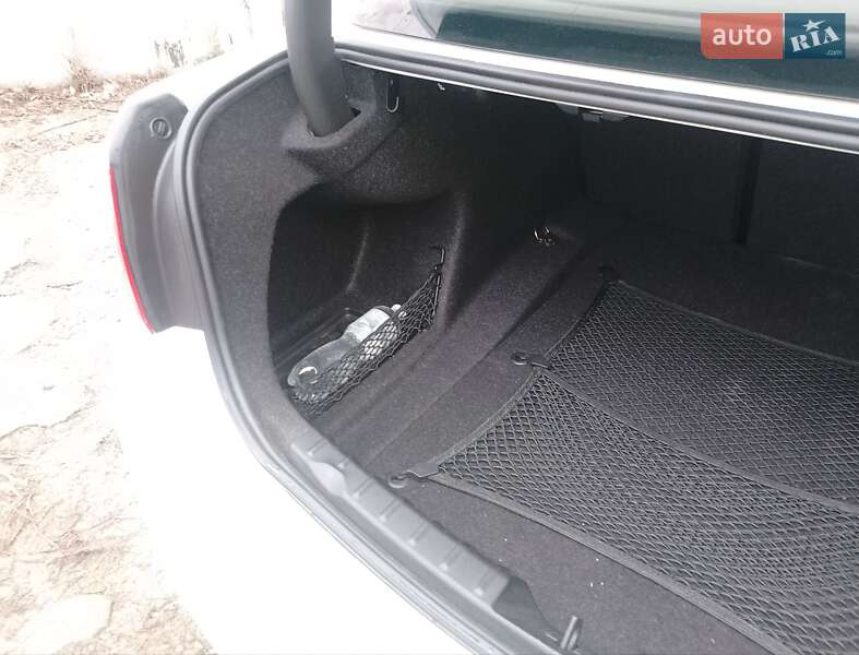 Седан BMW 3 Series 2015 в Киеве