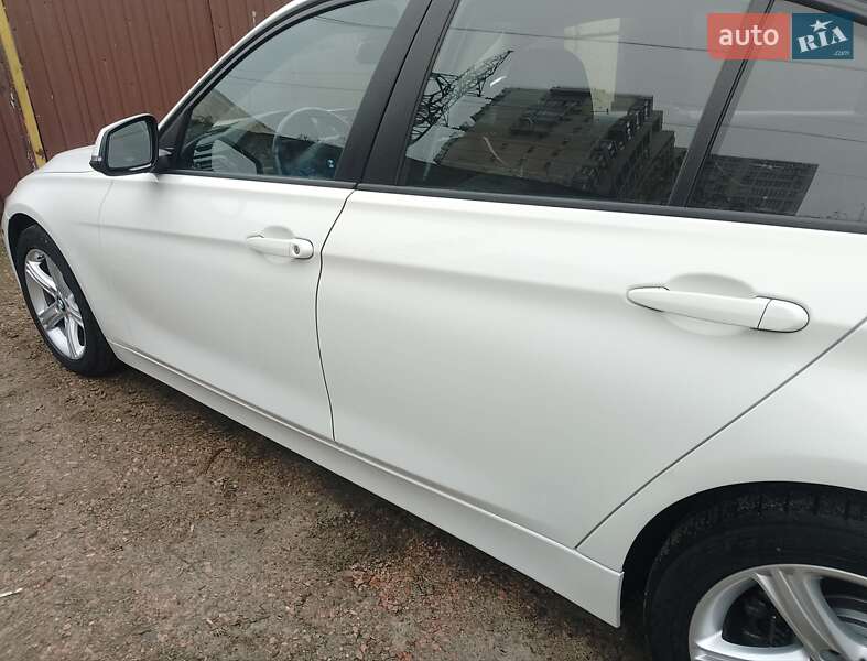Седан BMW 3 Series 2015 в Киеве