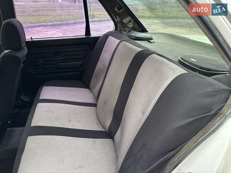 Седан BMW 3 Series 1986 в Знаменке