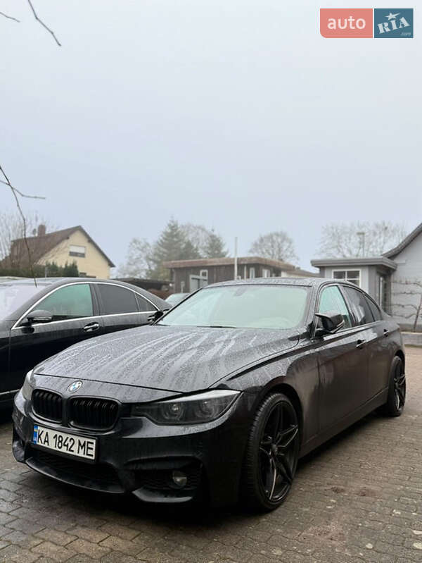Седан BMW 3 Series 2016 в Львове