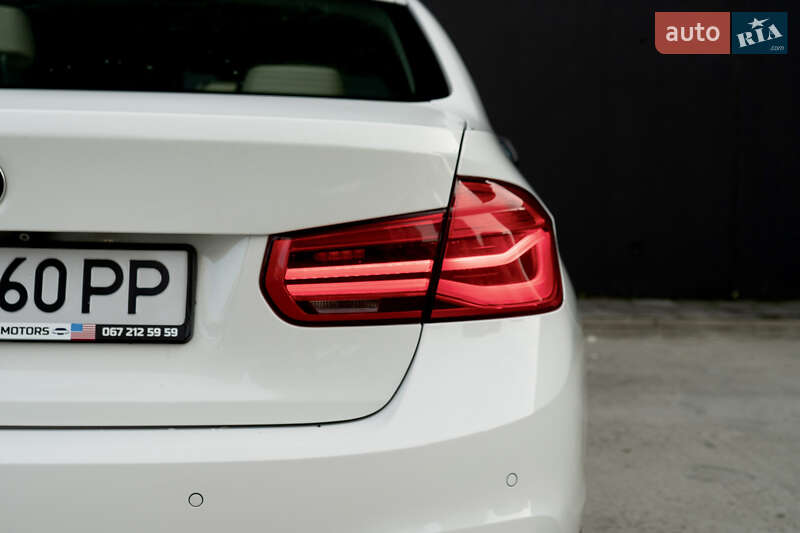 Седан BMW 3 Series 2018 в Киеве