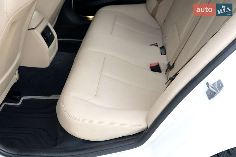 Седан BMW 3 Series 2018 в Киеве