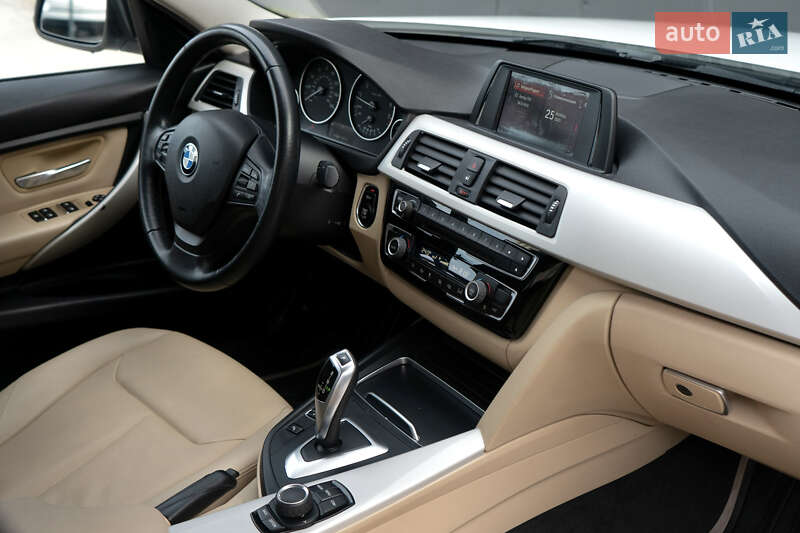 Седан BMW 3 Series 2018 в Киеве