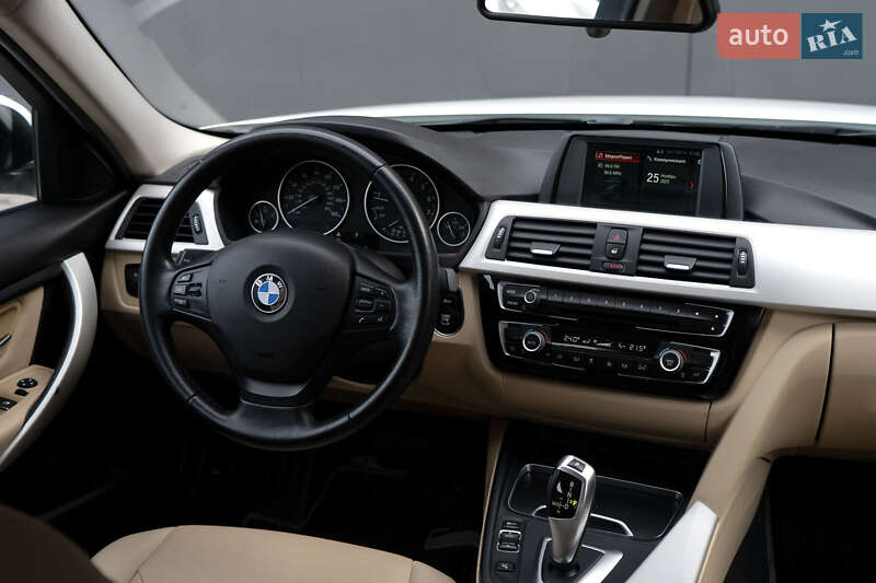 Седан BMW 3 Series 2018 в Киеве