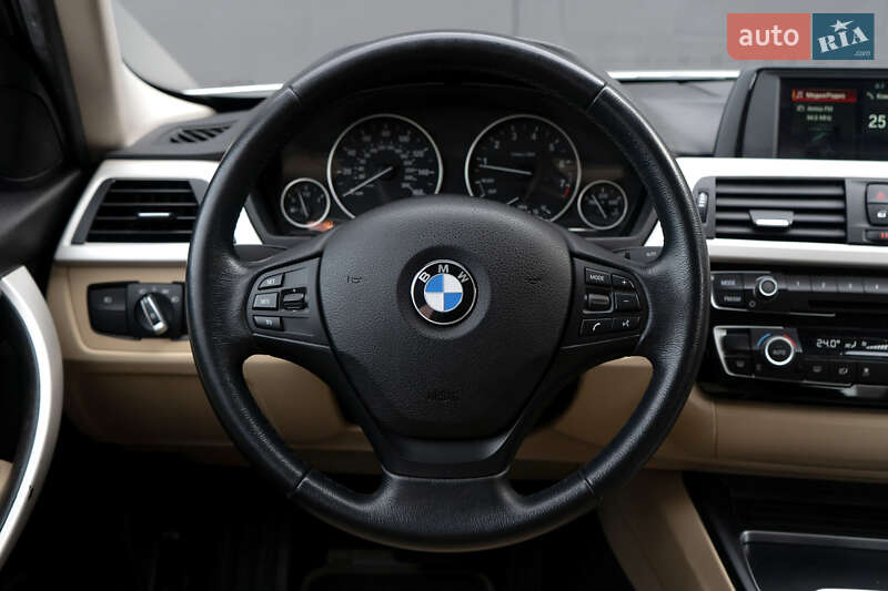 Седан BMW 3 Series 2018 в Киеве