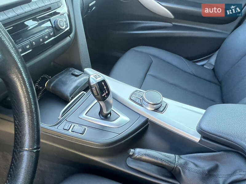 Седан BMW 3 Series 2017 в Косові