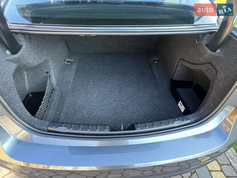 Седан BMW 3 Series 2017 в Косові