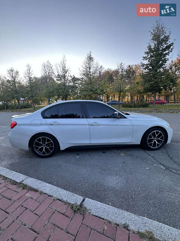 Седан BMW 3 Series 2013 в Умани