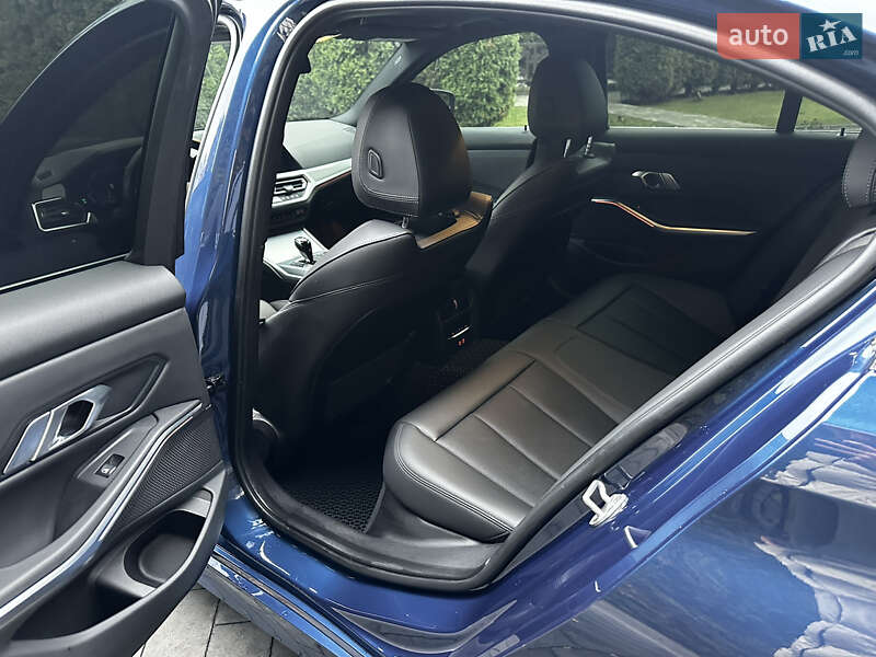 Седан BMW 3 Series 2022 в Луцке