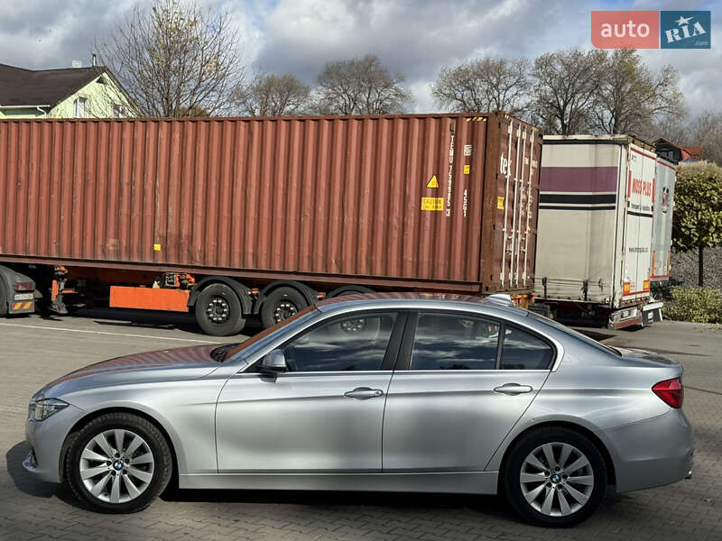 Седан BMW 3 Series 2017 в Хмельницком