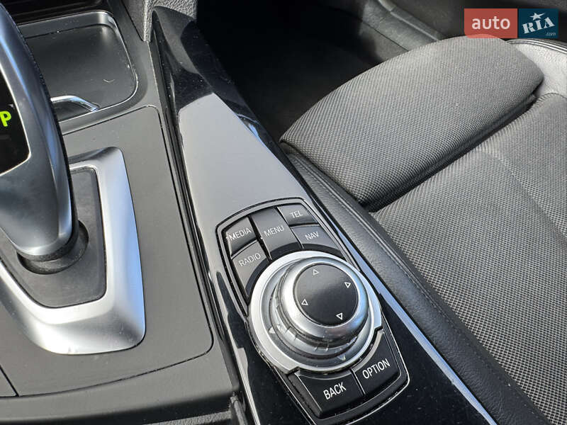 Седан BMW 3 Series 2017 в Хмельницком