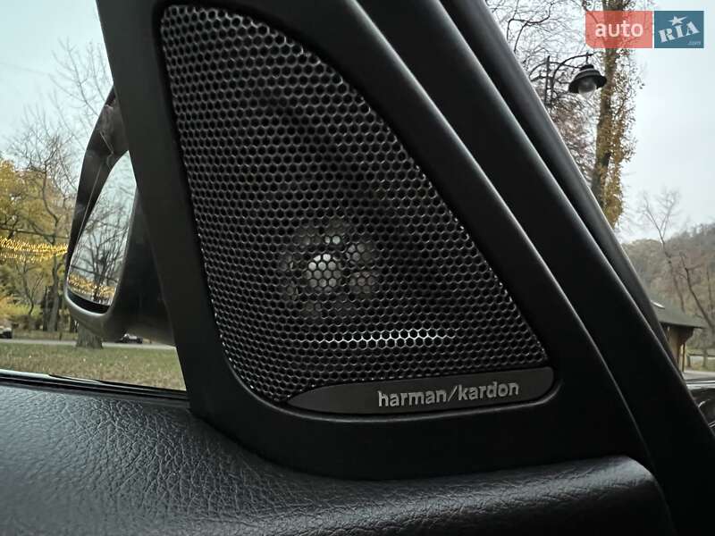 Седан BMW 3 Series 2018 в Киеве