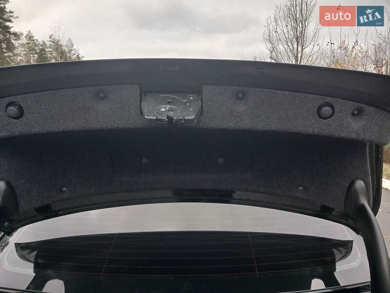 Седан BMW 3 Series 2017 в Киеве