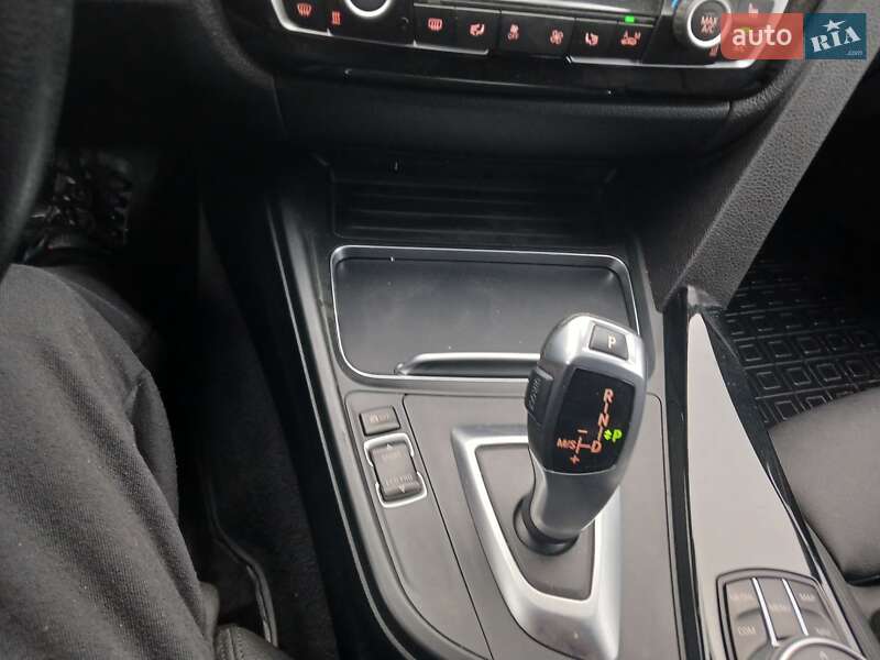 Седан BMW 3 Series 2017 в Киеве