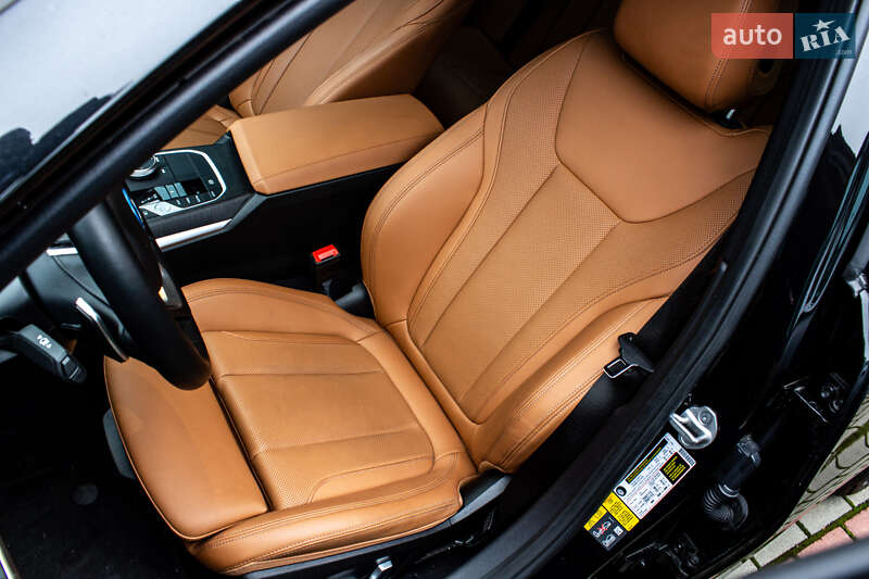 Седан BMW 3 Series 2022 в Львові