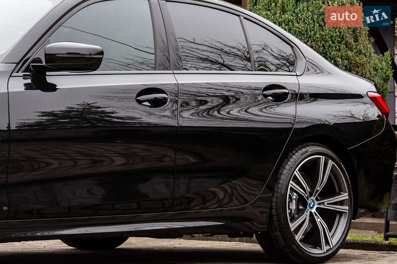 Седан BMW 3 Series 2022 в Львові