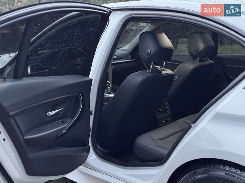 Седан BMW 3 Series 2016 в Новояворовске