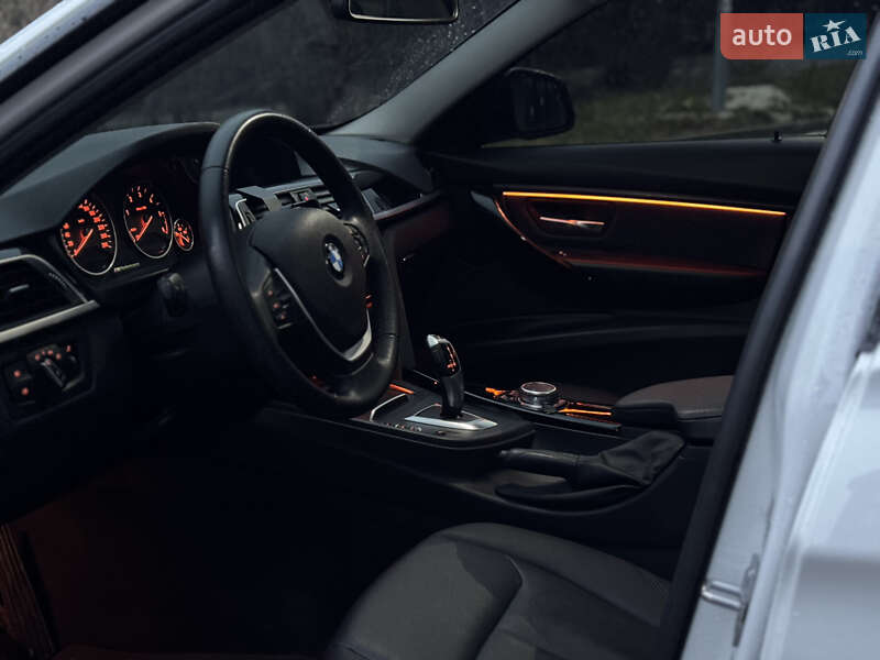 Седан BMW 3 Series 2016 в Новояворовске