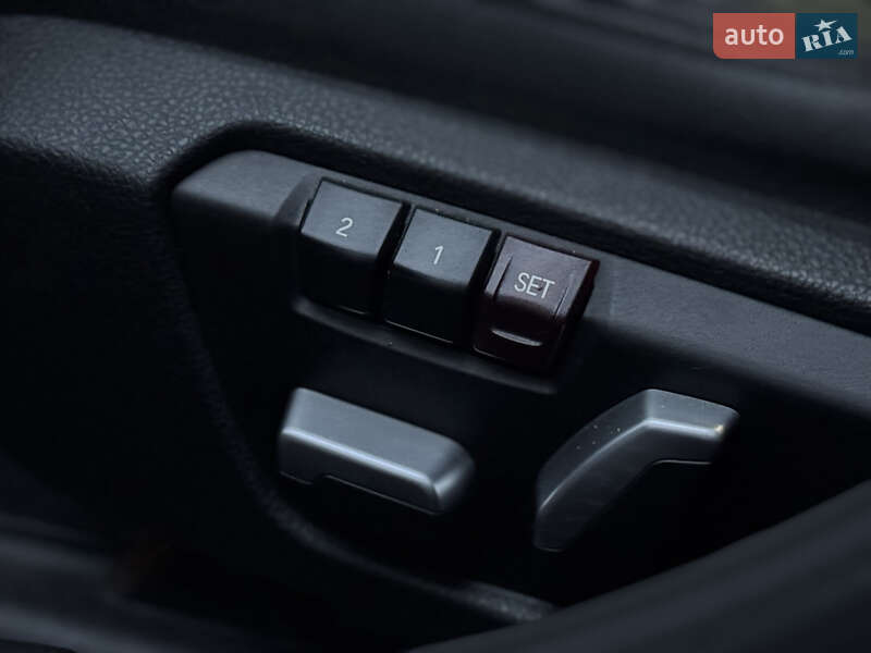 Седан BMW 3 Series 2016 в Новояворовске