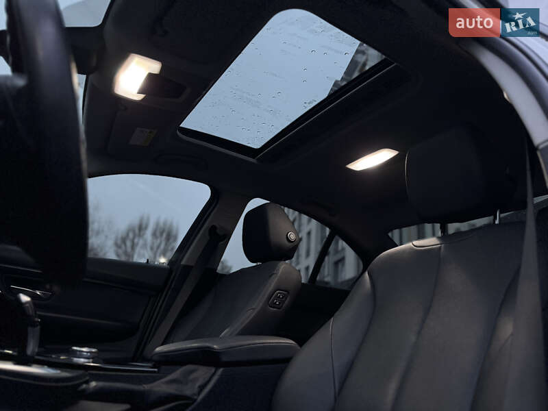 Седан BMW 3 Series 2016 в Новояворовске