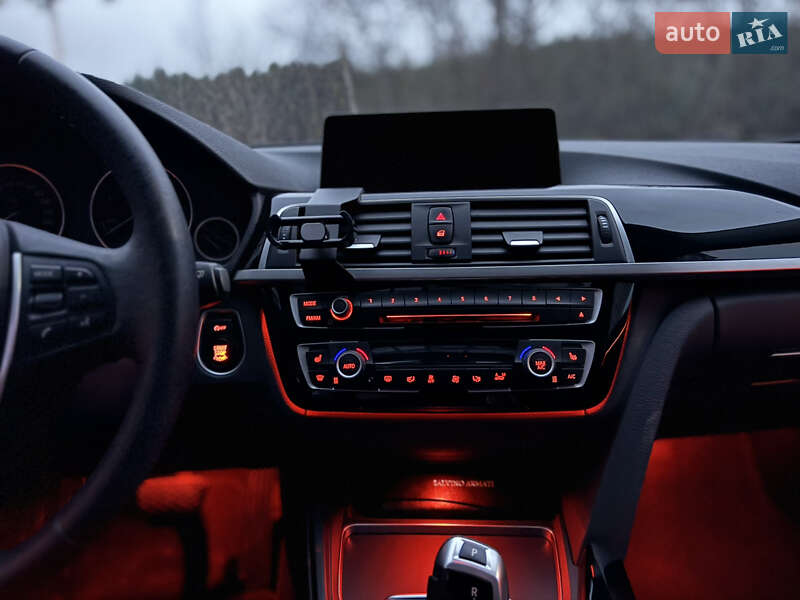 Седан BMW 3 Series 2016 в Новояворовске