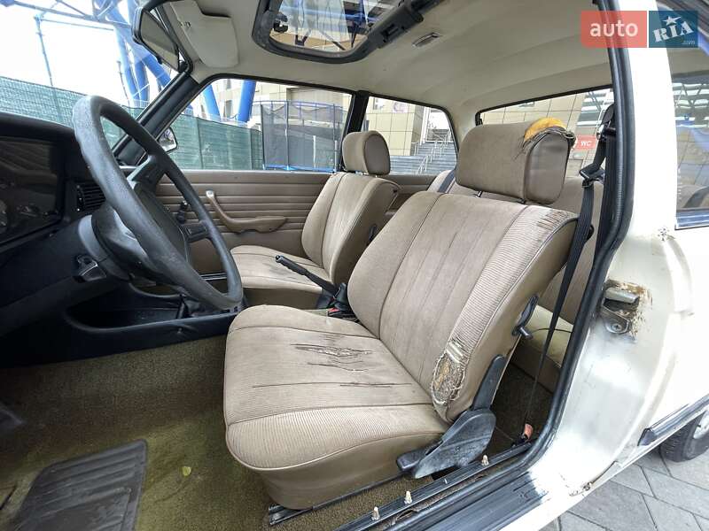 Седан BMW 3 Series 1983 в Харькове