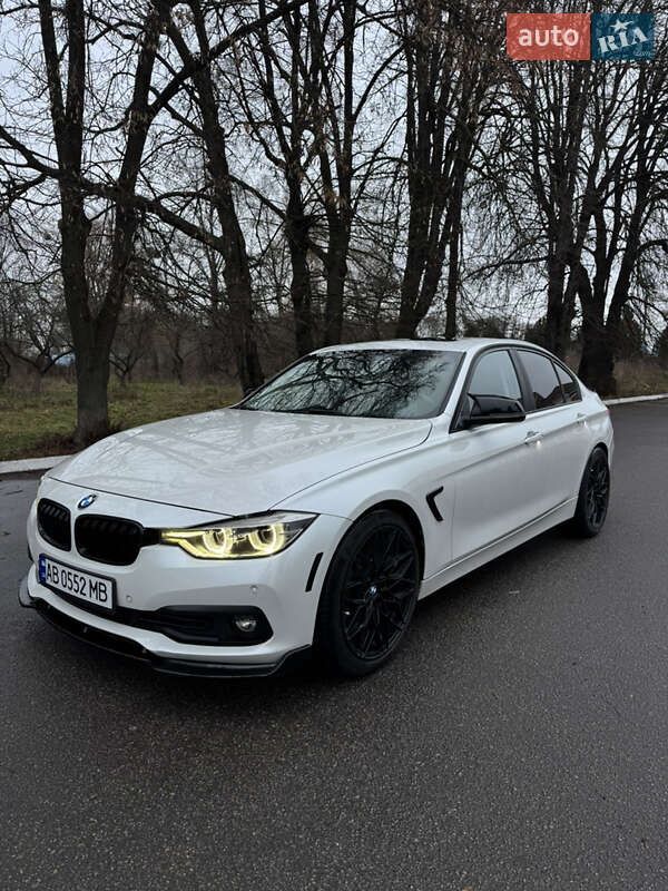 Седан BMW 3 Series 2017 в Хмельнике