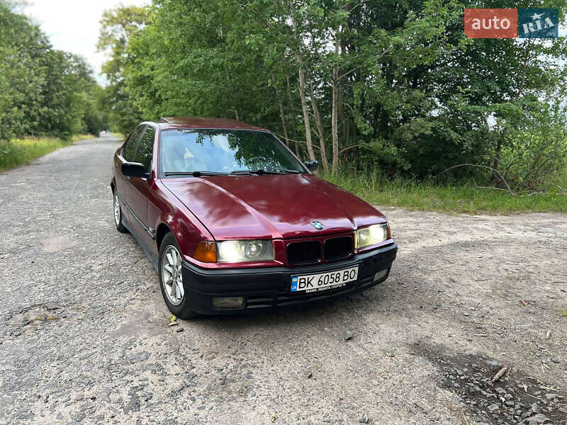Седан BMW 3 Series 1993 в Дубровице фото Седан BMW 3 Series 1993 в Дубровице