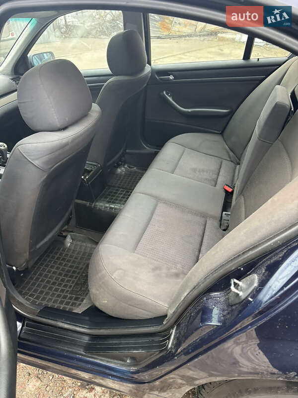 Седан BMW 3 Series 2002 в Киеве