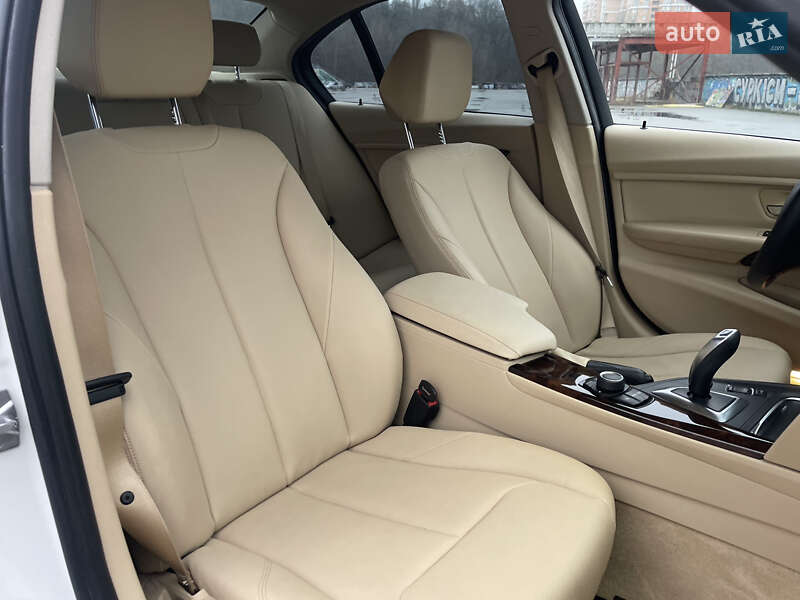 Седан BMW 3 Series 2015 в Бобрику