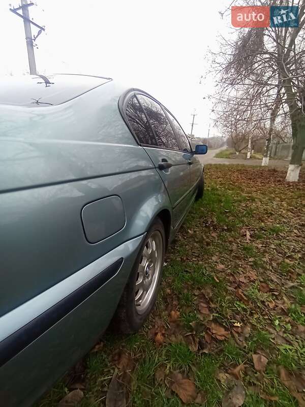 Седан BMW 3 Series 2004 в Новоархангельске
