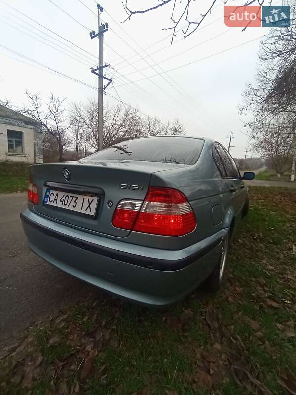 Седан BMW 3 Series 2004 в Новоархангельске