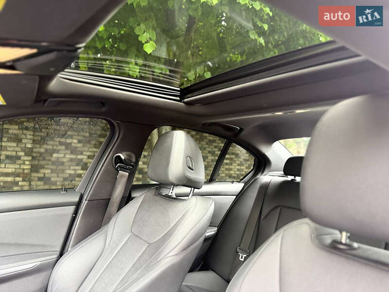 Седан BMW 3 Series 2019 в Києві