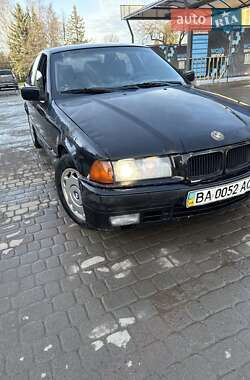 Седан BMW 3 Series 1995 в Надворной