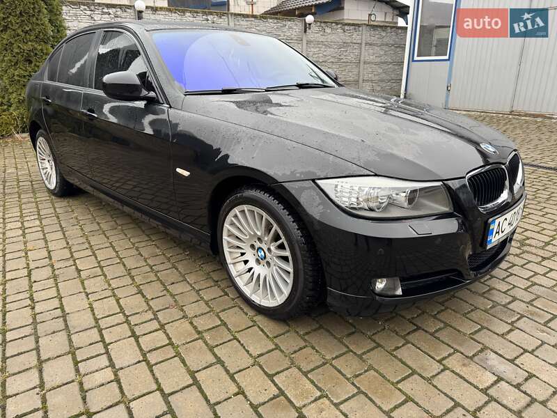 Седан BMW 3 Series 2010 в Нововолинську