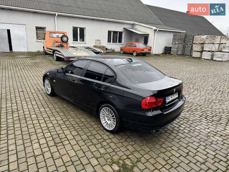 Седан BMW 3 Series 2010 в Нововолинську