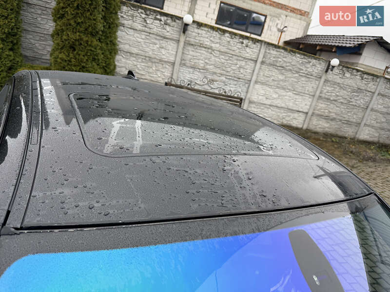 Седан BMW 3 Series 2010 в Нововолинську