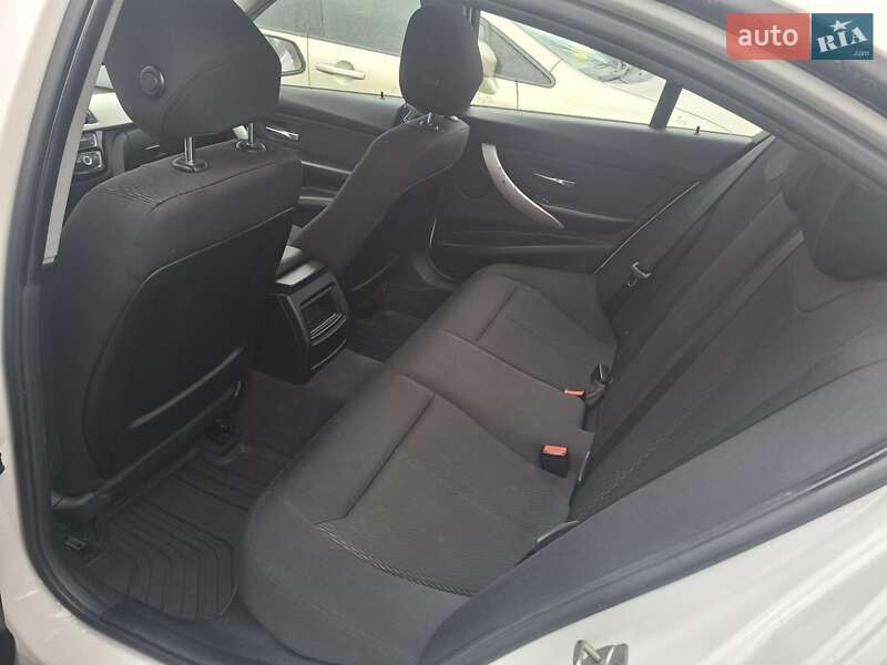 Седан BMW 3 Series 2017 в Киеве