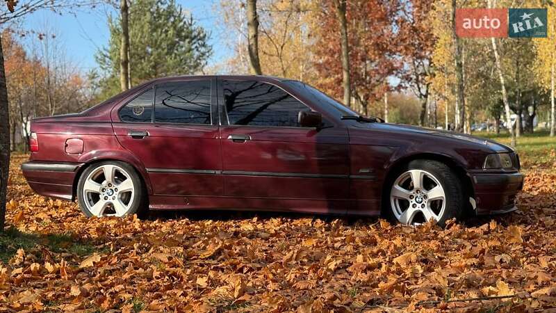 Седан BMW 3 Series 1993 в Ровно