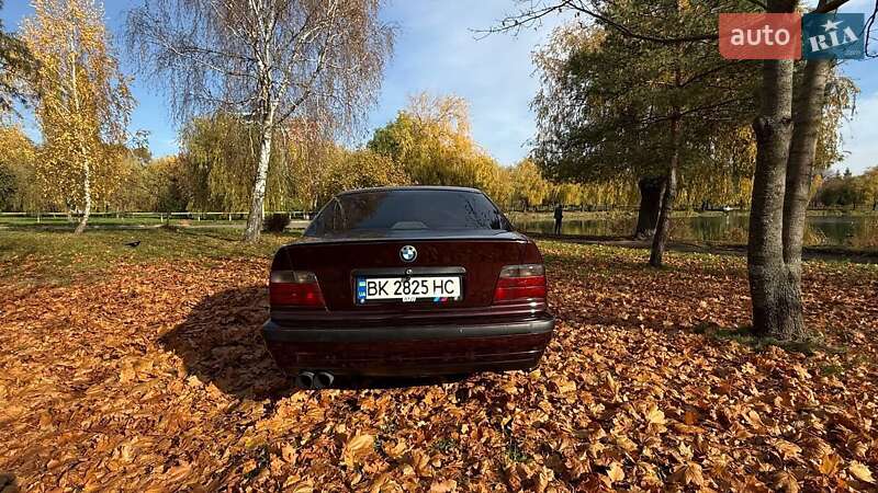 Седан BMW 3 Series 1993 в Ровно