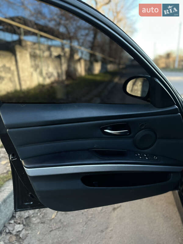 Седан BMW 3 Series 2005 в Могилев-Подольске