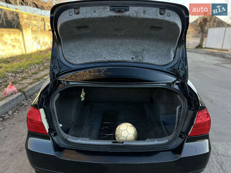 Седан BMW 3 Series 2005 в Могилев-Подольске