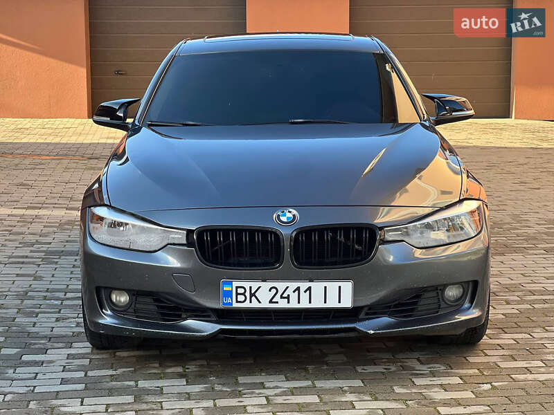 Седан BMW 3 Series 2012 в Марганце