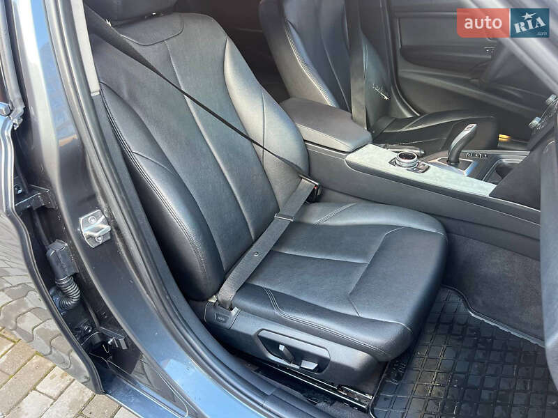 Седан BMW 3 Series 2012 в Марганце