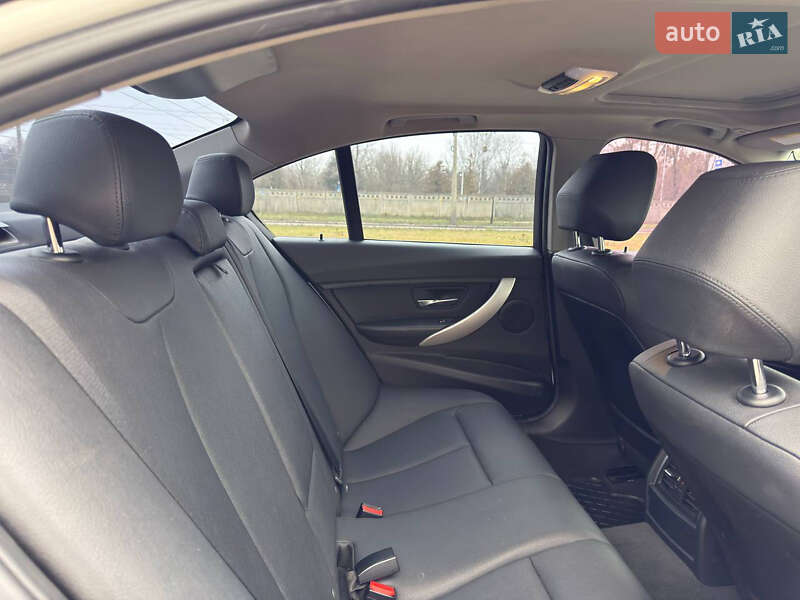 Седан BMW 3 Series 2016 в Киеве